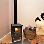 Self Check-In Spacious Apartment In A Quiet Area